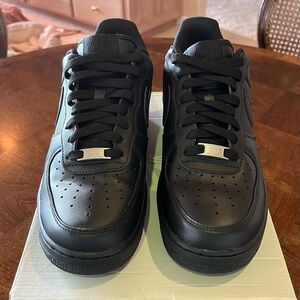 MEN'S NIKE AIR FORCE 1 LOW CASUAL SHOES